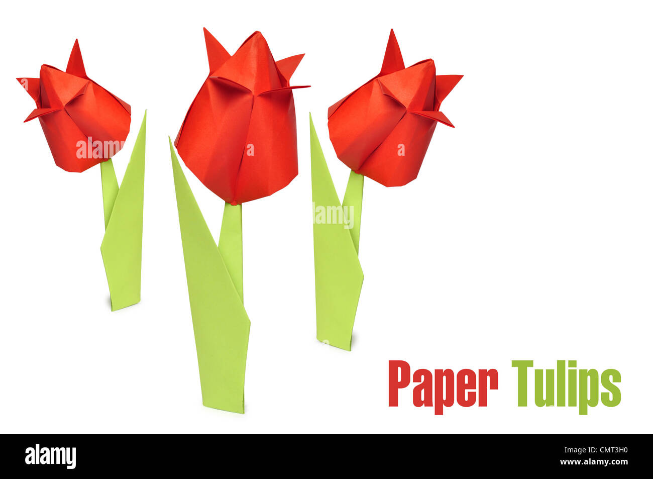Origami trois tulipes rouges sur fond blanc Banque D'Images