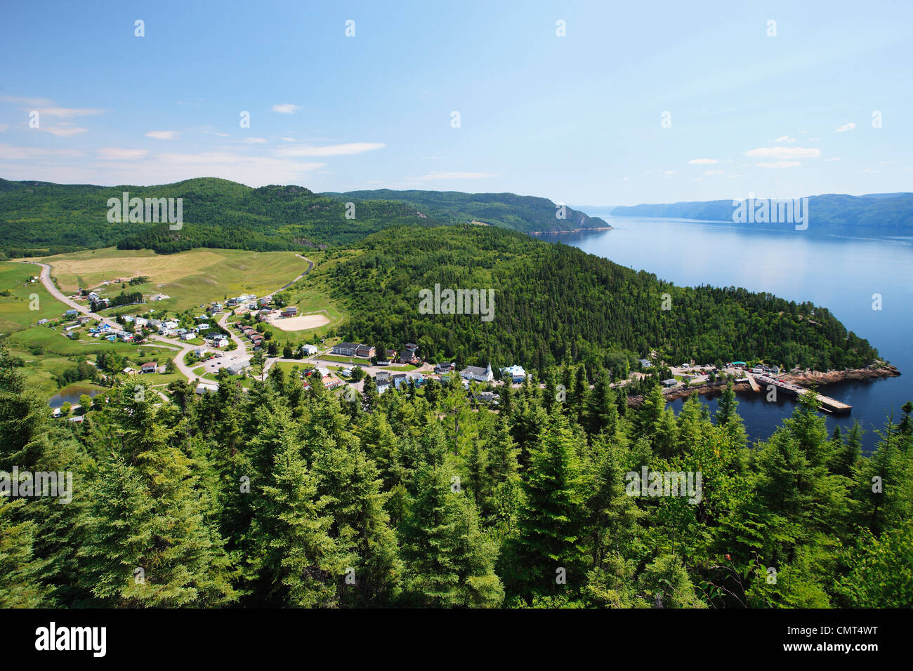 Choix de l'artiste : Village et Fjord du Saguenay, de Sainte-Rose-du-Nord, du Saguenay Lac-Saint-Jean, Québec Banque D'Images