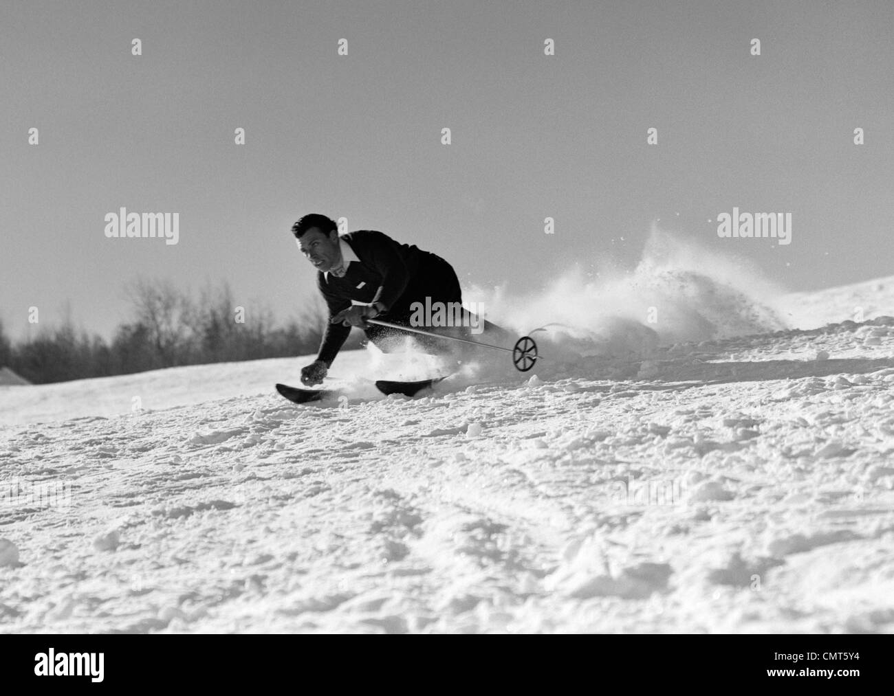 1940 L'HOMME, Descente, SKI DE NEIGE RAPIDE BATTANT WINTER OUTDOOR Banque D'Images