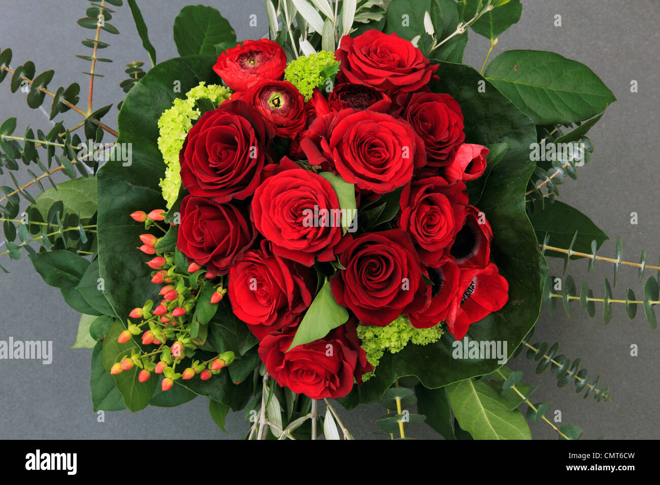 Nature, plantes, fleurs, bouquet de fleurs, roses rouges Banque D'Images