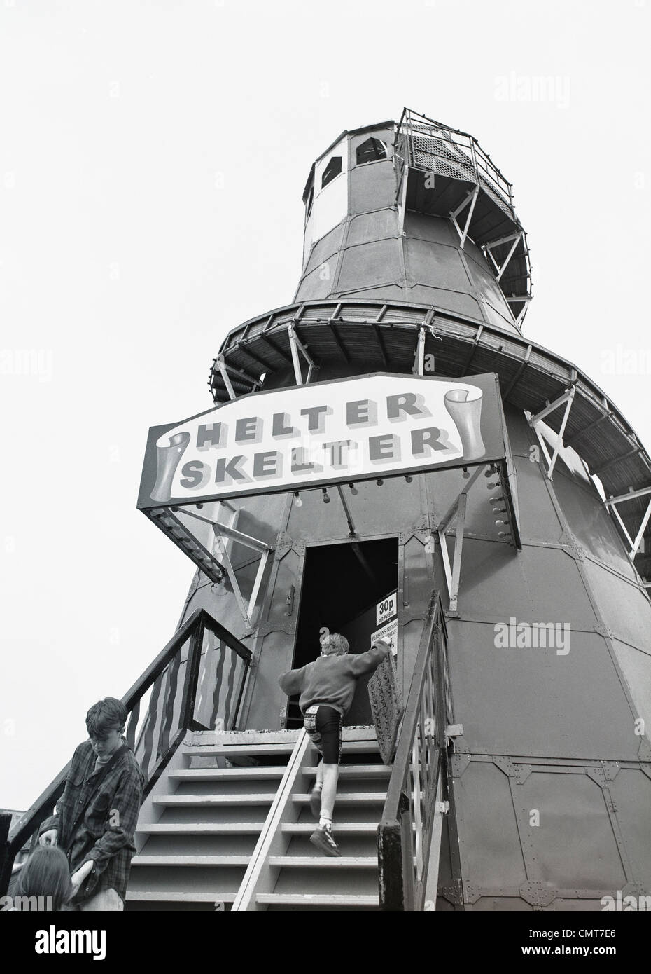 Un pêle-mêle fairground attraction en usage dans les années 1980 - Skerries, comté de Dublin, Irlande Banque D'Images