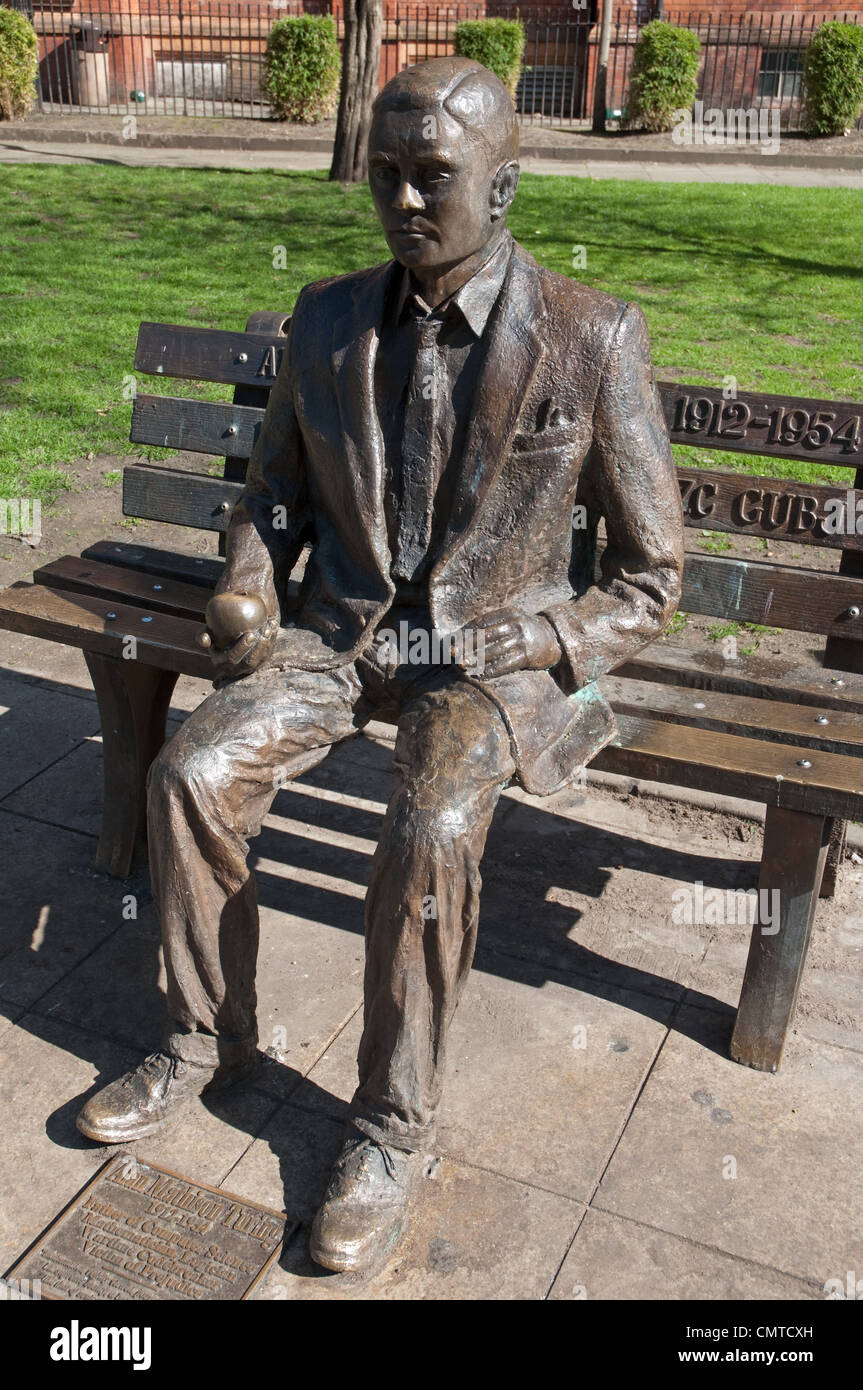 Alan Turing Memorial sculpture par Glyn Hughes, Sackville Park, Manchester. Banque D'Images