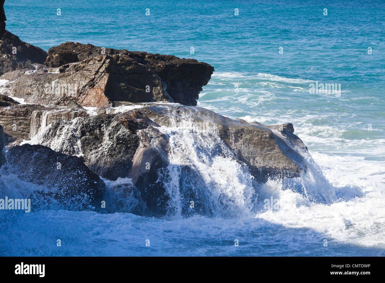 Rocher en forme de crocodile sur la plage à Ajuy, sur la côte ouest de Fuerteventura, Îles Canaries Banque D'Images