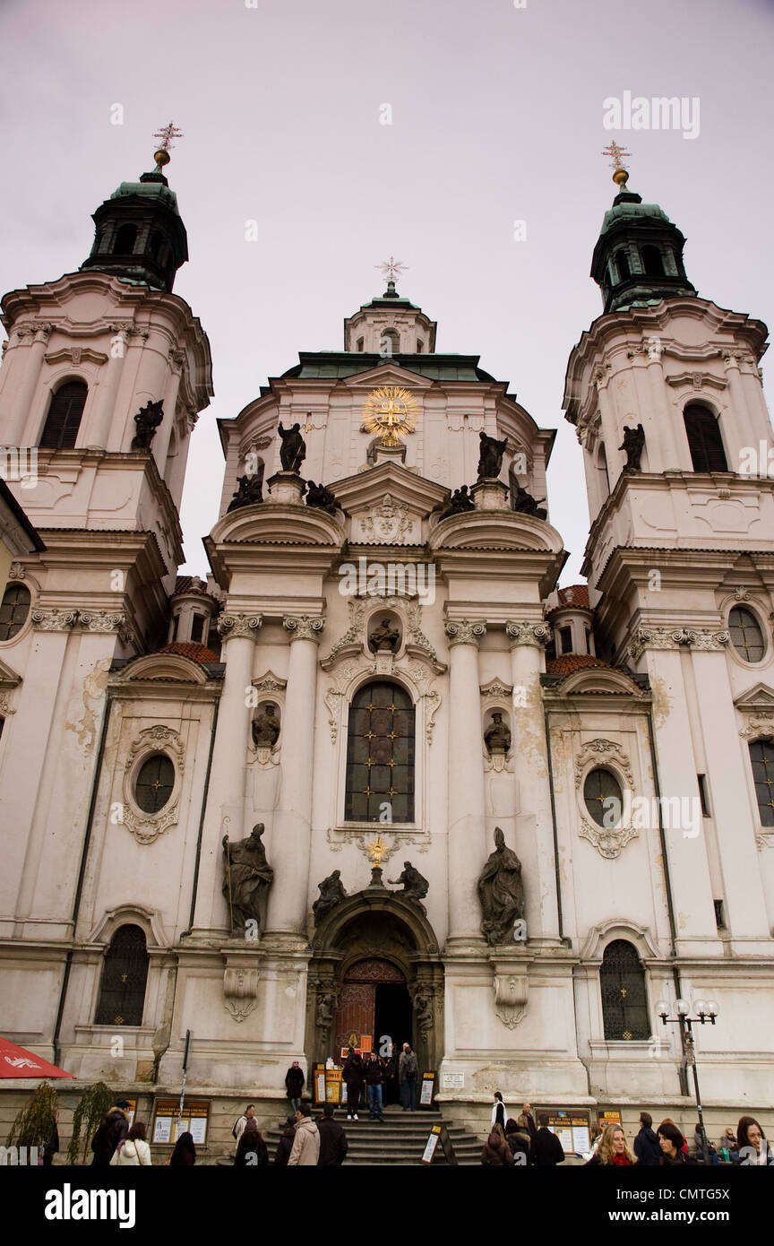 L'église St Nicolas à Prague, République Tchèque Banque D'Images