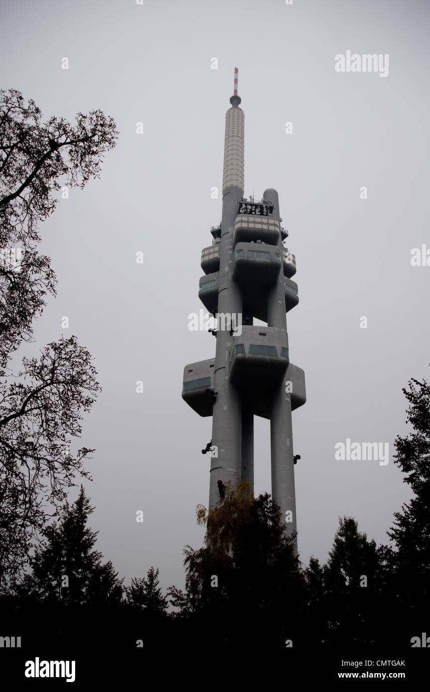 Tour de télévision de Žižkov à Prague Banque D'Images