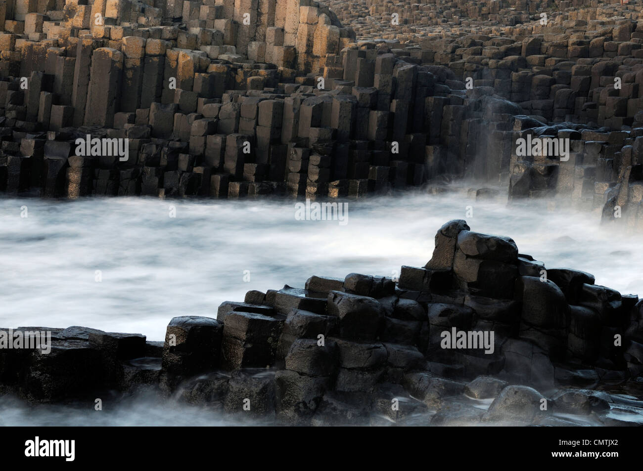Colonnes de basalte de forme hexagonale Giant's Causeway le comté d'Antrim en Irlande du Nord Banque D'Images