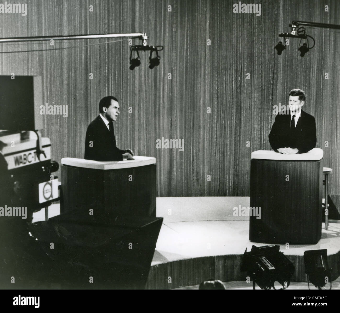 JOHN F Kennedy (à droite) et Richard Nixon pendant leur plat débat présidentiel en octobre 1960 Banque D'Images