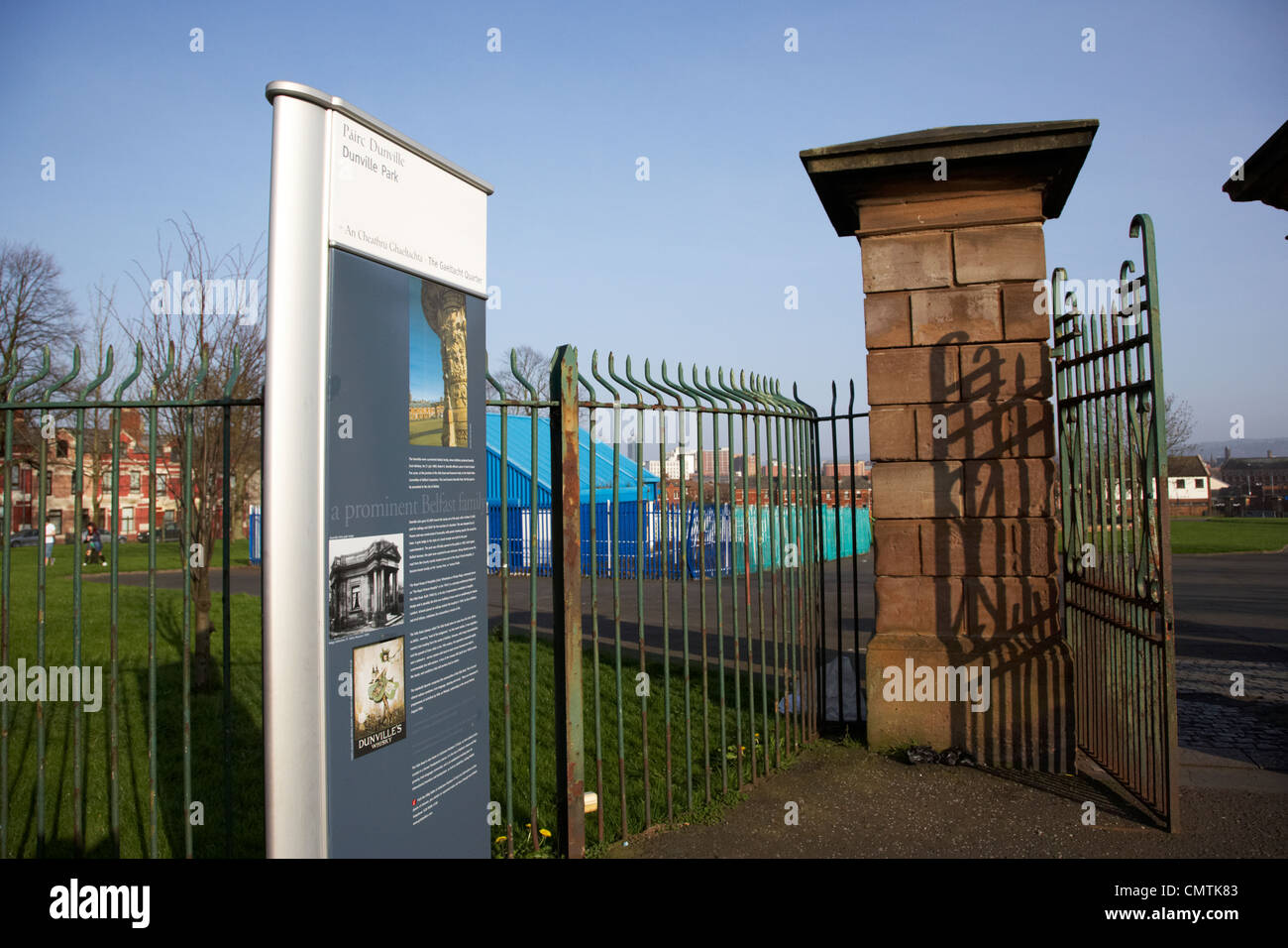 Falls road entrée de Dunville park lower falls road gaeltacht trimestre belfast irlande du nord uk Banque D'Images