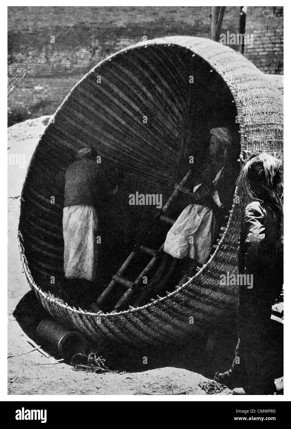 1925 Bagdad la construction d'un goofah Gufah ferry bateau panier Banque D'Images