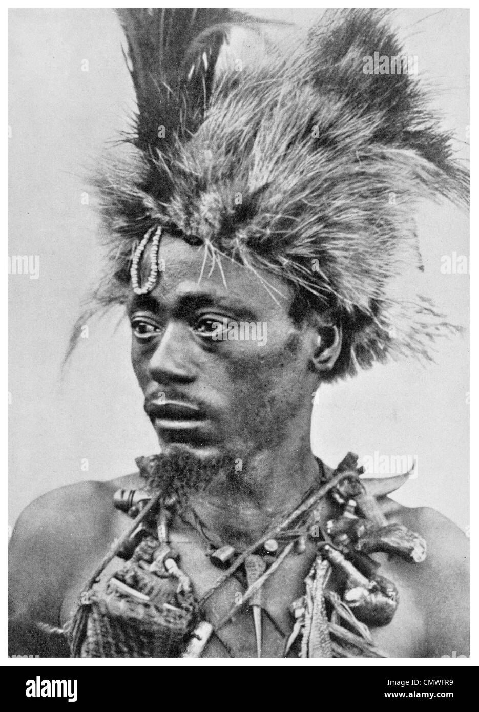 1925 Le Sorcier-docteur de il Shangani tribu en Rhodésie du Sud Banque D'Images