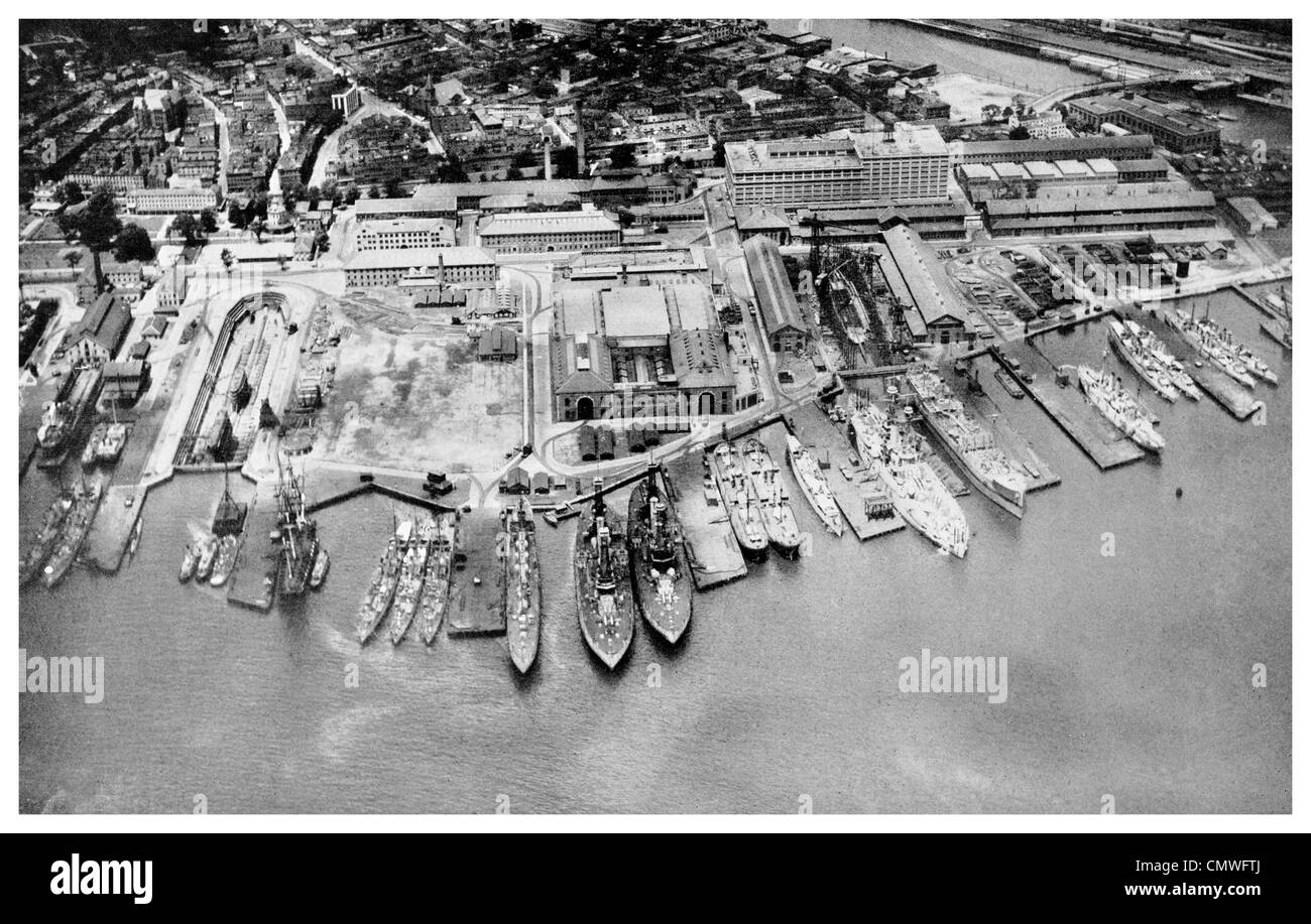 1925 Charlestown Navy Yard Boston Massachusetts dry dock Banque D'Images