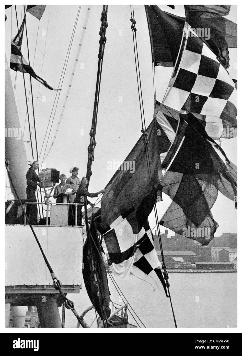 1925 signaux brouillés drapeaux s'aérer l'eau bunting Banque D'Images