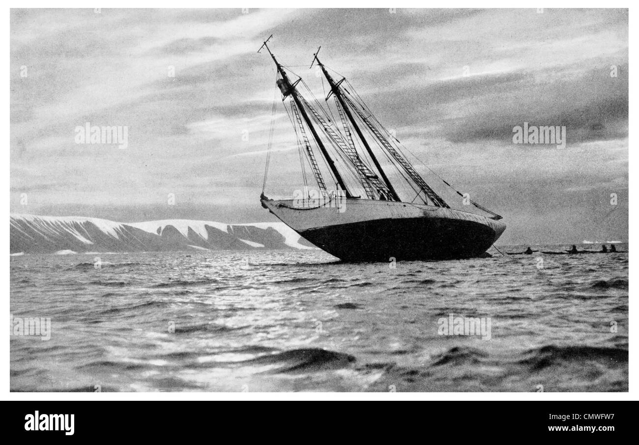 1925 Arctique Bowdoin Gaff schooner gréé en large dans son Murchison Banque D'Images
