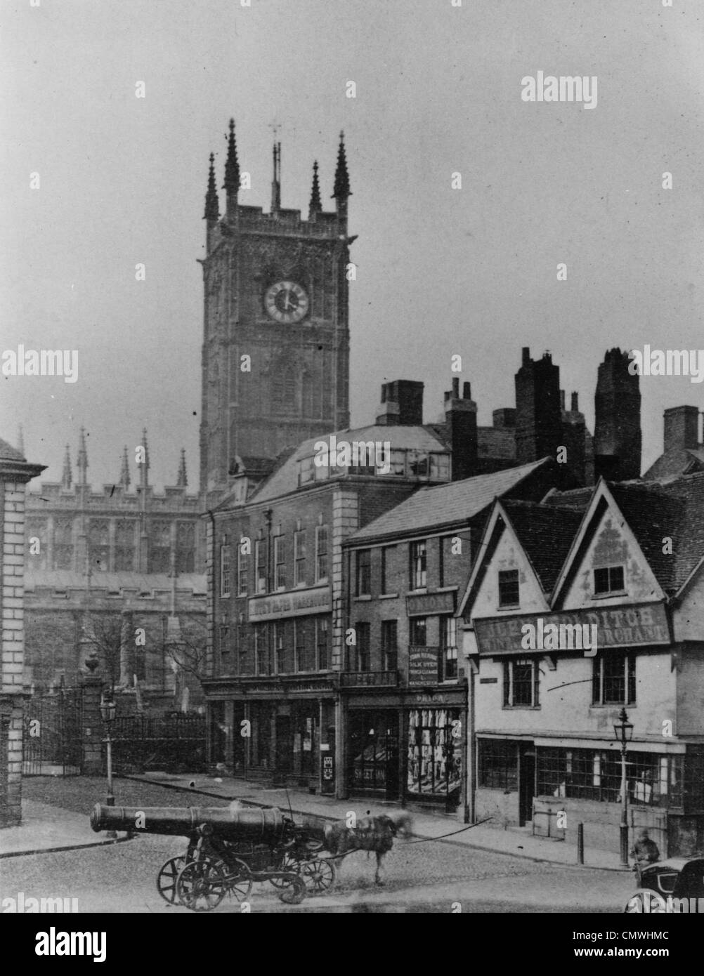 High Green, Wolverhampton, vers 1860. Portes-liche off vert haut (aujourd'hui Queen Square). Au premier plan se trouve le cannon Banque D'Images
