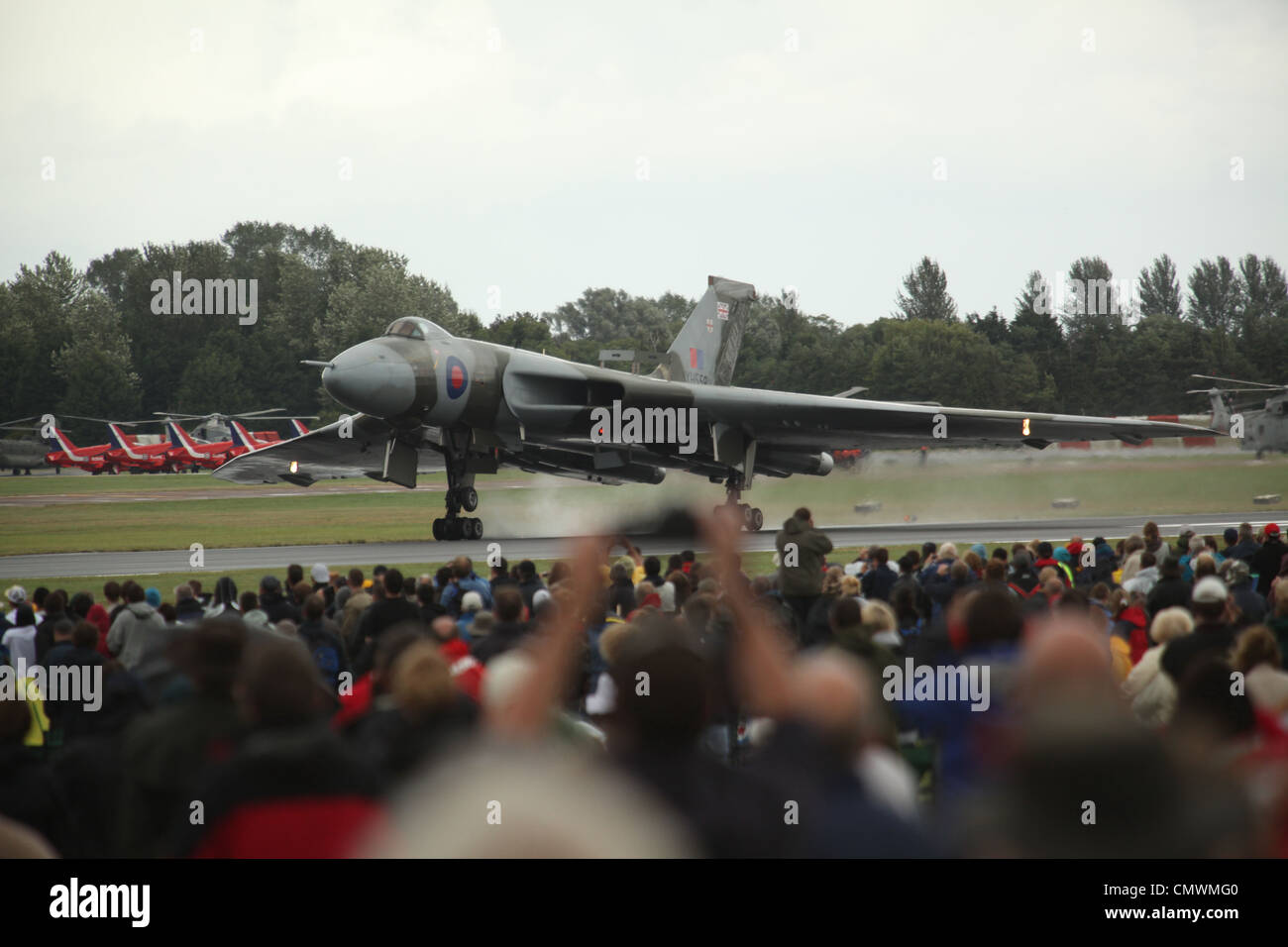 La dernière remaing Vulcan bomber en aile delta à l'atterrissage à l'Farnborough 2010 Banque D'Images