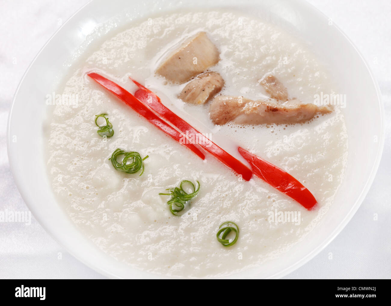 Soupe à la crème avec du poulet Banque D'Images