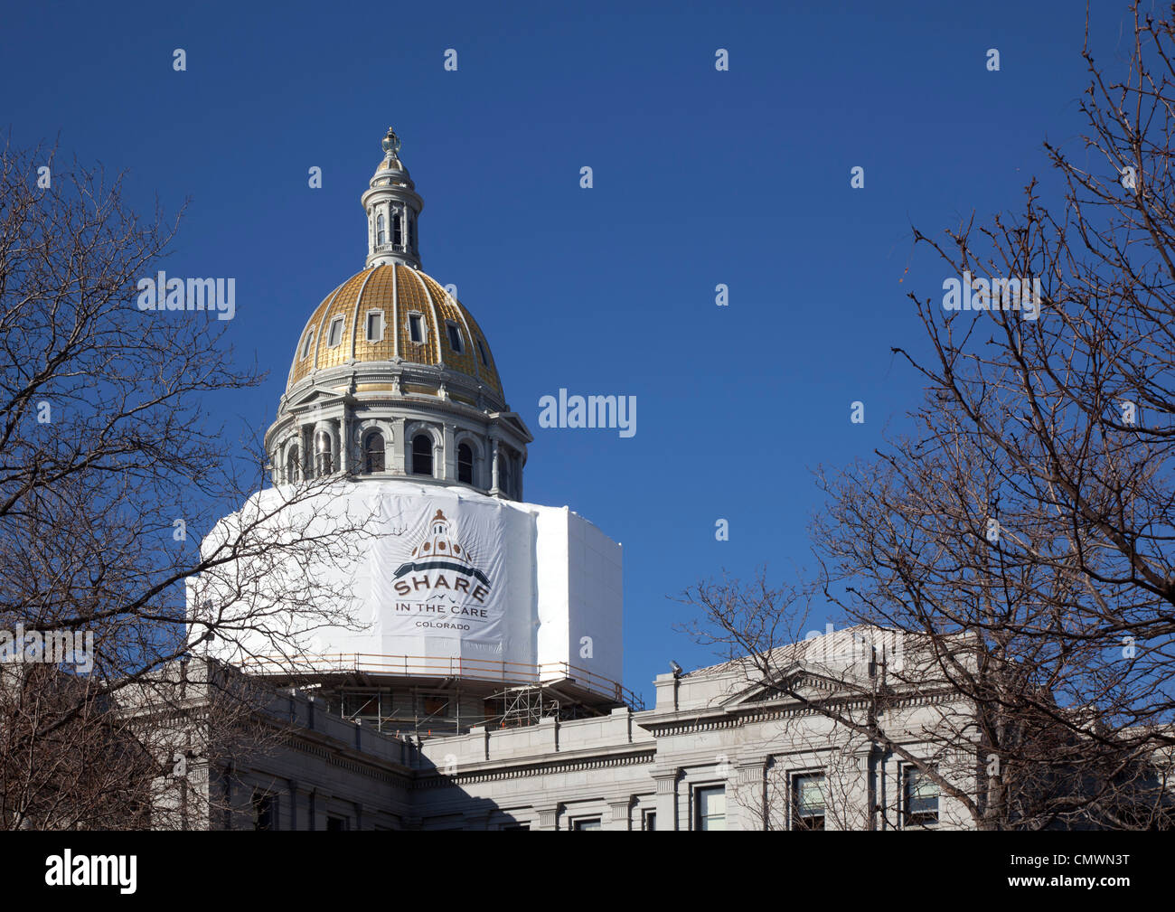 Le Colorado Capitol building. La coupole est en cours de restauration. Banque D'Images