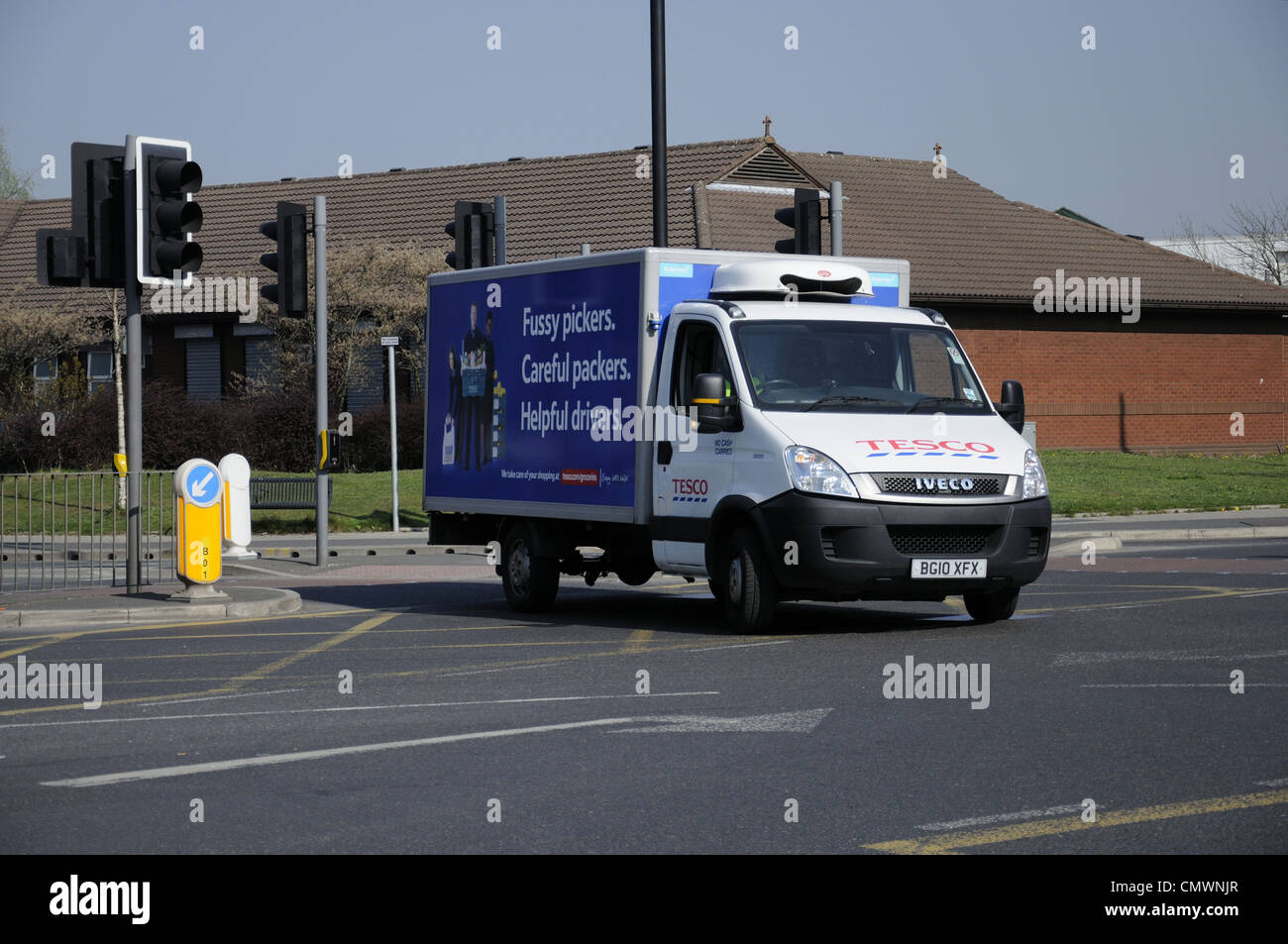 Accueil commerces - Shopping Magasins de Tesco un camion de livraison Banque D'Images