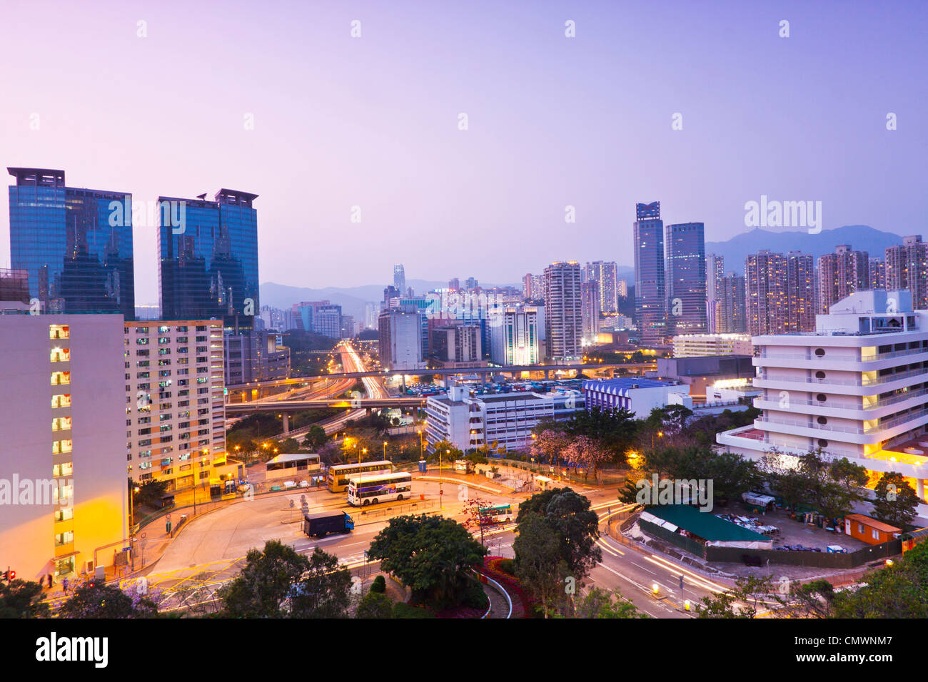 Coucher de soleil en ville au centre-ville Banque D'Images