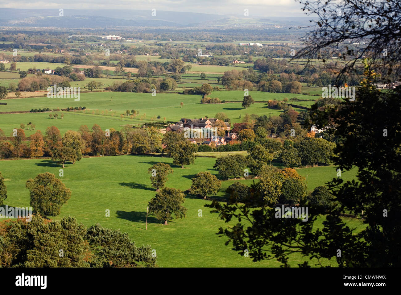 Une vue sur la Plaine du Cheshire de Alderley Edge l'automne Angleterre Cheshire Pennine Moors Banque D'Images