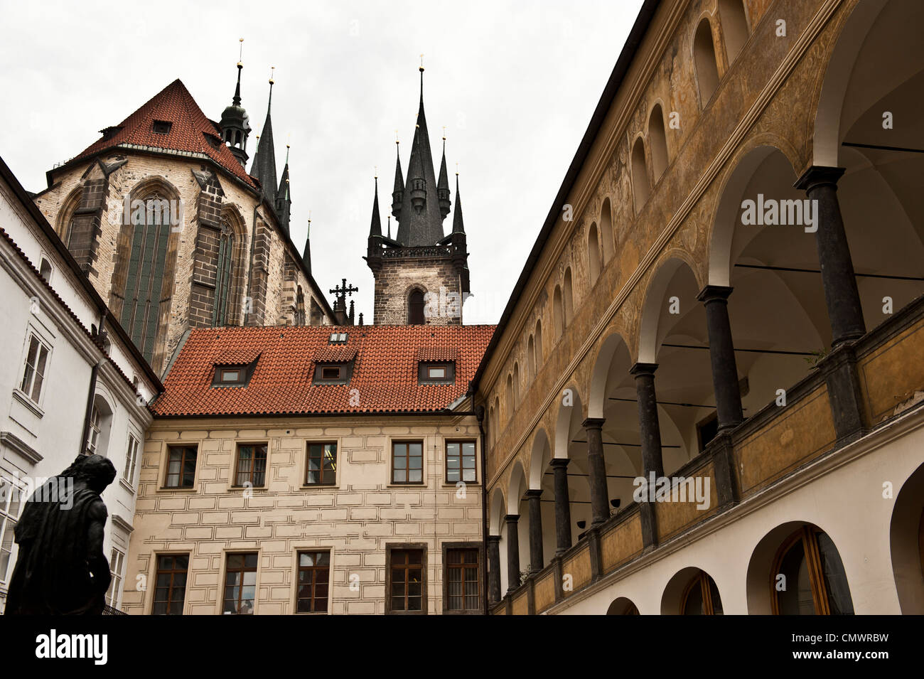 Architecture historique dans un quartier de Prague, République tchèque. Banque D'Images