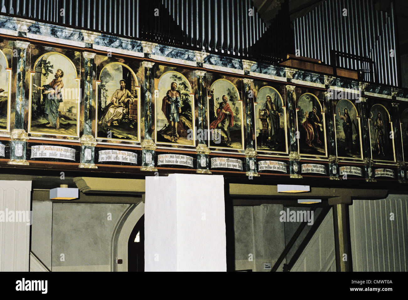 Peintures (1751) des apôtres près de l'orgue dans l'église de Saint Michel (construit en 1681-1689) - Finlande, Paimio Banque D'Images