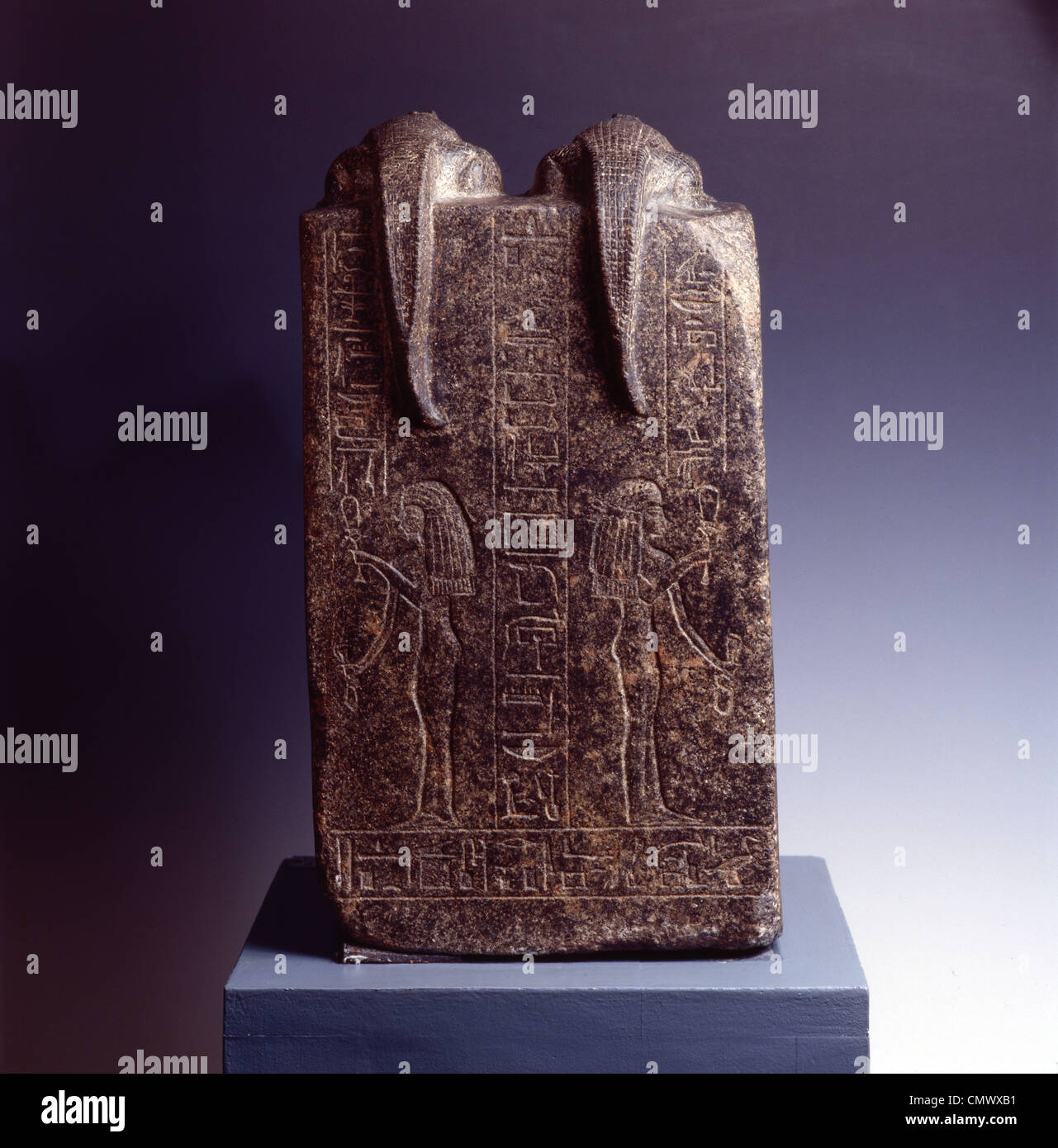Temple Monument dédié par Nebnefer Égypte xviiie dynastie règne d'Amenhotep III (1390-1352 av. J.-C.) Grano-diorite 55,5x30x30.5cm Banque D'Images