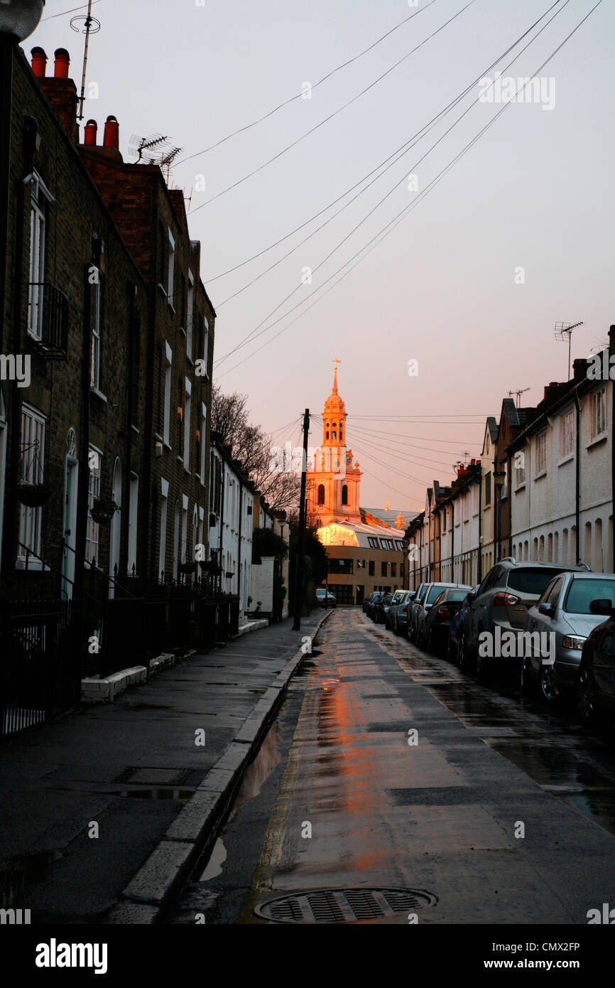 Jusqu'à Straightsmouth à a sunlit St Alfege church, Greenwich, London, UK Banque D'Images