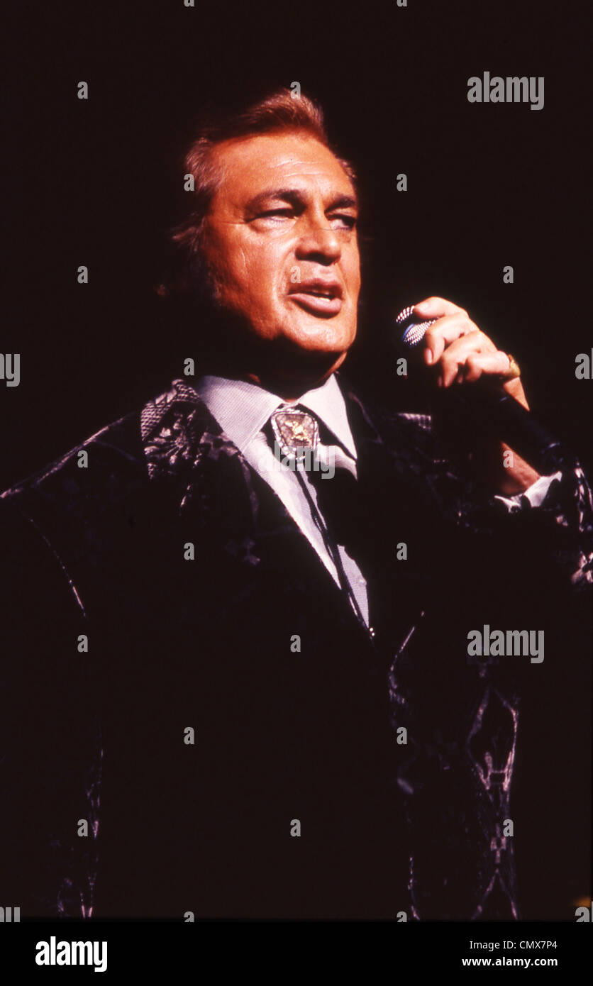 ENGELBERT HUMPERDINCK (Gerry Dorsey) UK singer en février 1998. Banque D'Images