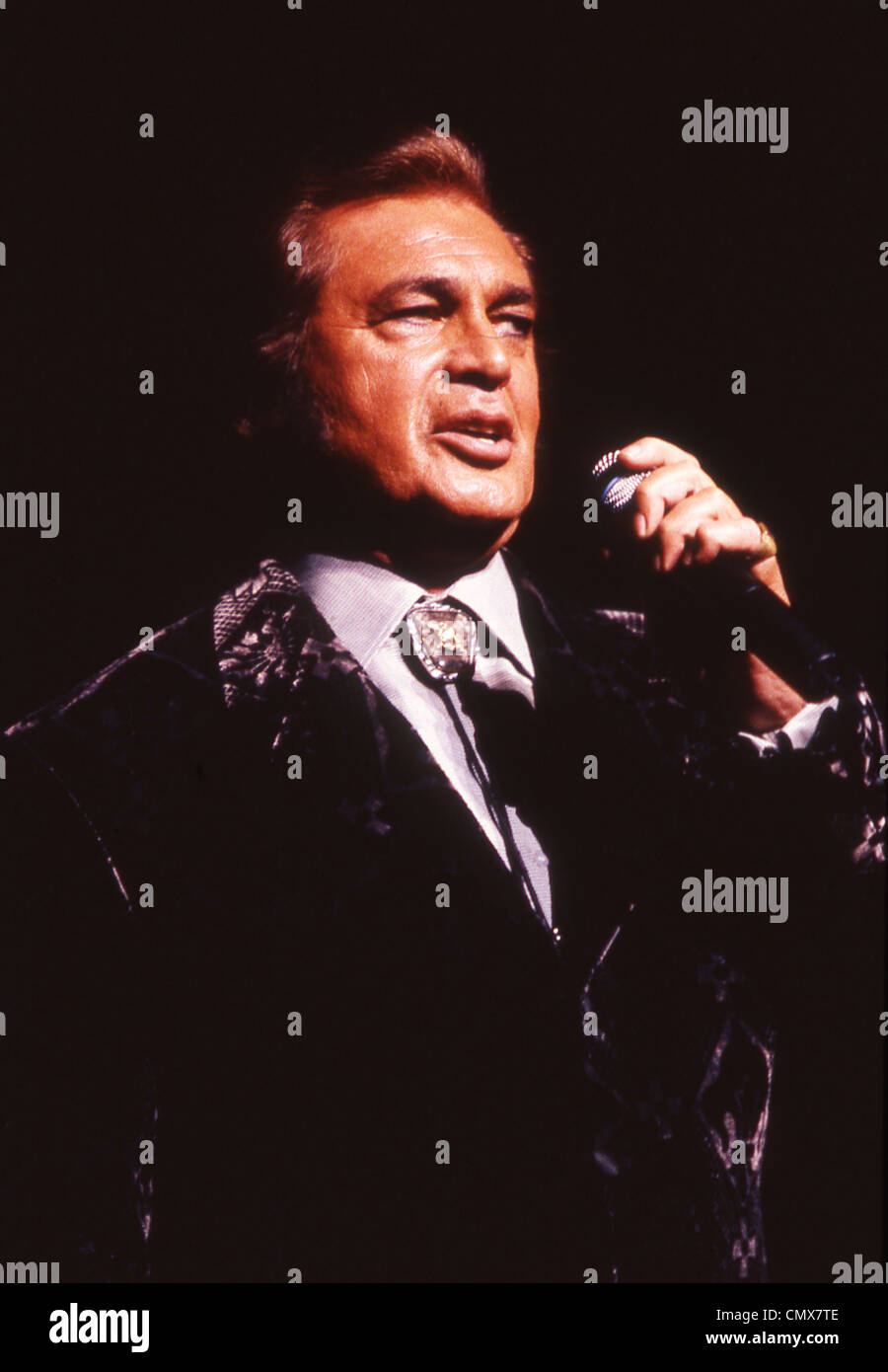 ENGELBERT HUMPERDINCK (Gerry Dorsey) UK singer en février 1998. Banque D'Images