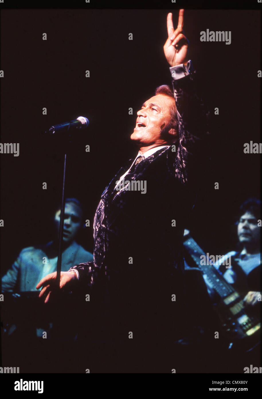 ENGELBERT HUMPERDINCK (Gerry Dorsey) UK singer en février 1998. Banque D'Images