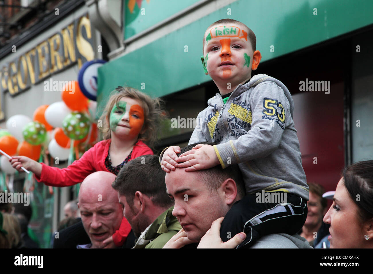 ST. Patrick's Day célébrations à Willesden High Road, London Banque D'Images