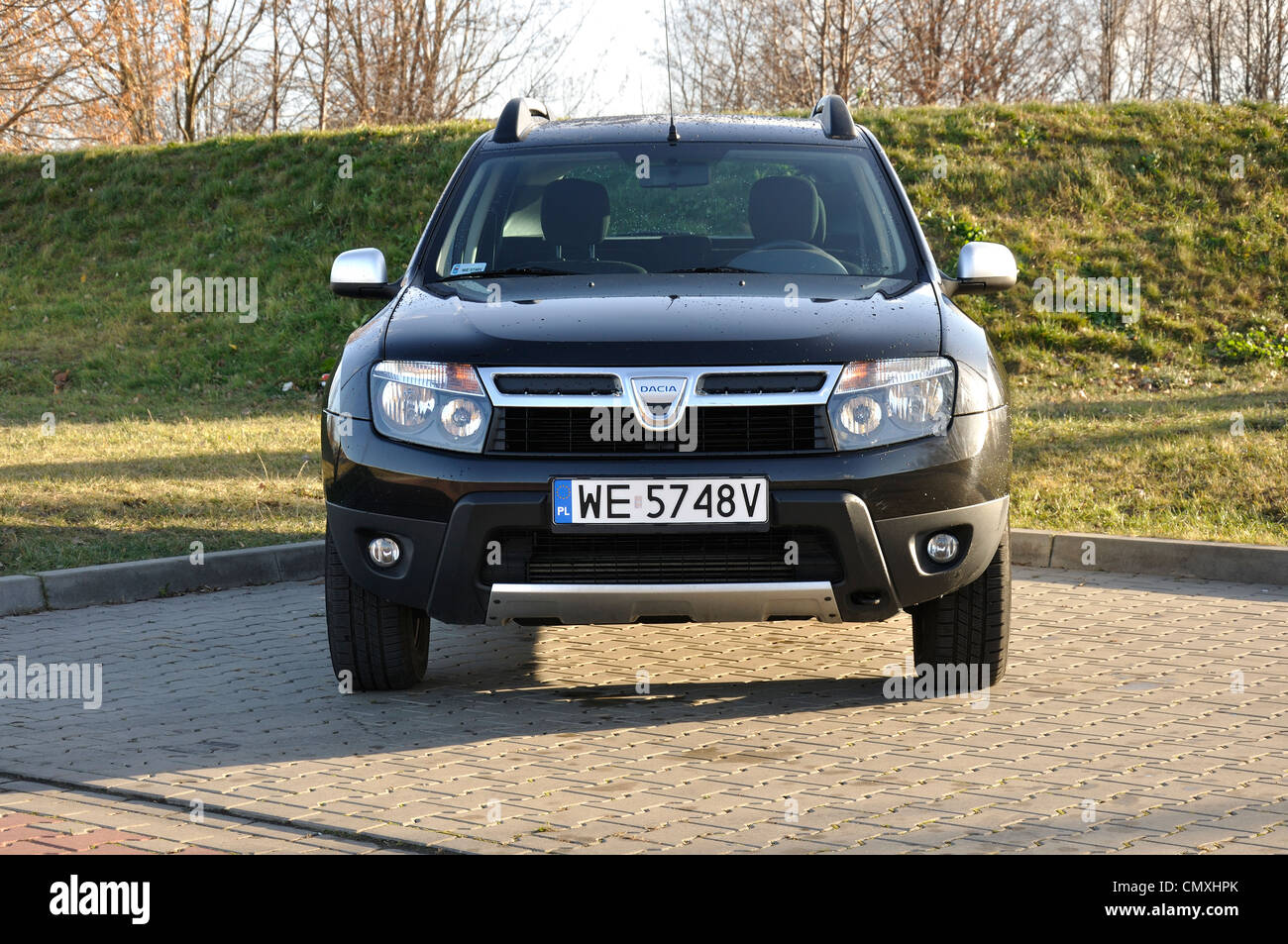 Dacia Duster - MA 2010 - véhicule utilitaire sport roumain populaire segment (H) - le parking gratuit Banque D'Images