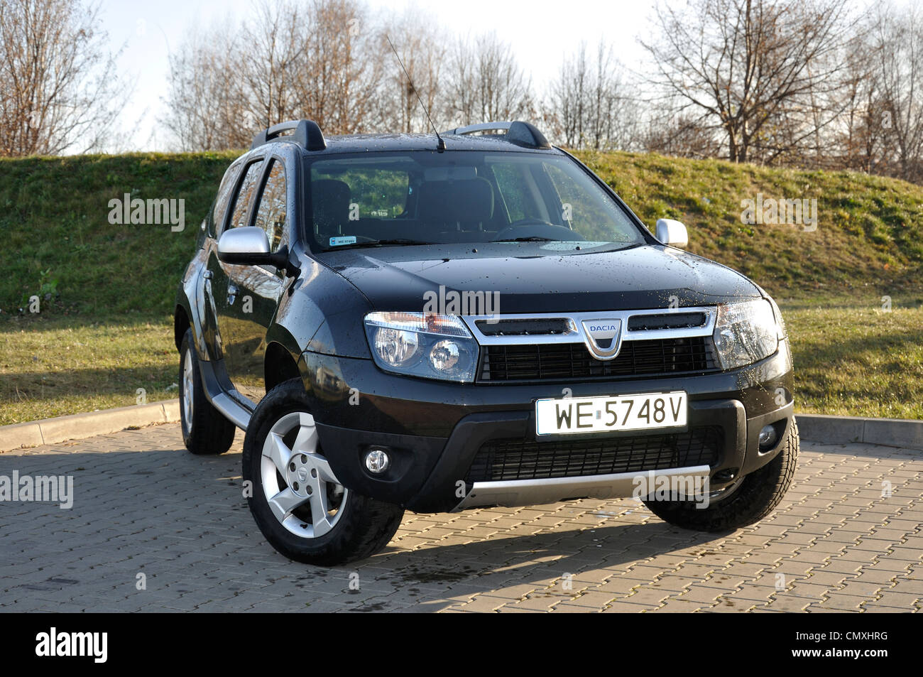Dacia Duster - MA 2010 - véhicule utilitaire sport roumain populaire segment (H) - le parking gratuit Banque D'Images
