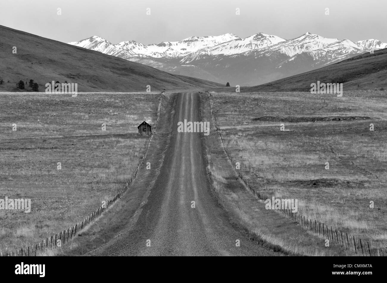Route de gravier sur la Prairie de l'Oregon Zumwalt. Banque D'Images