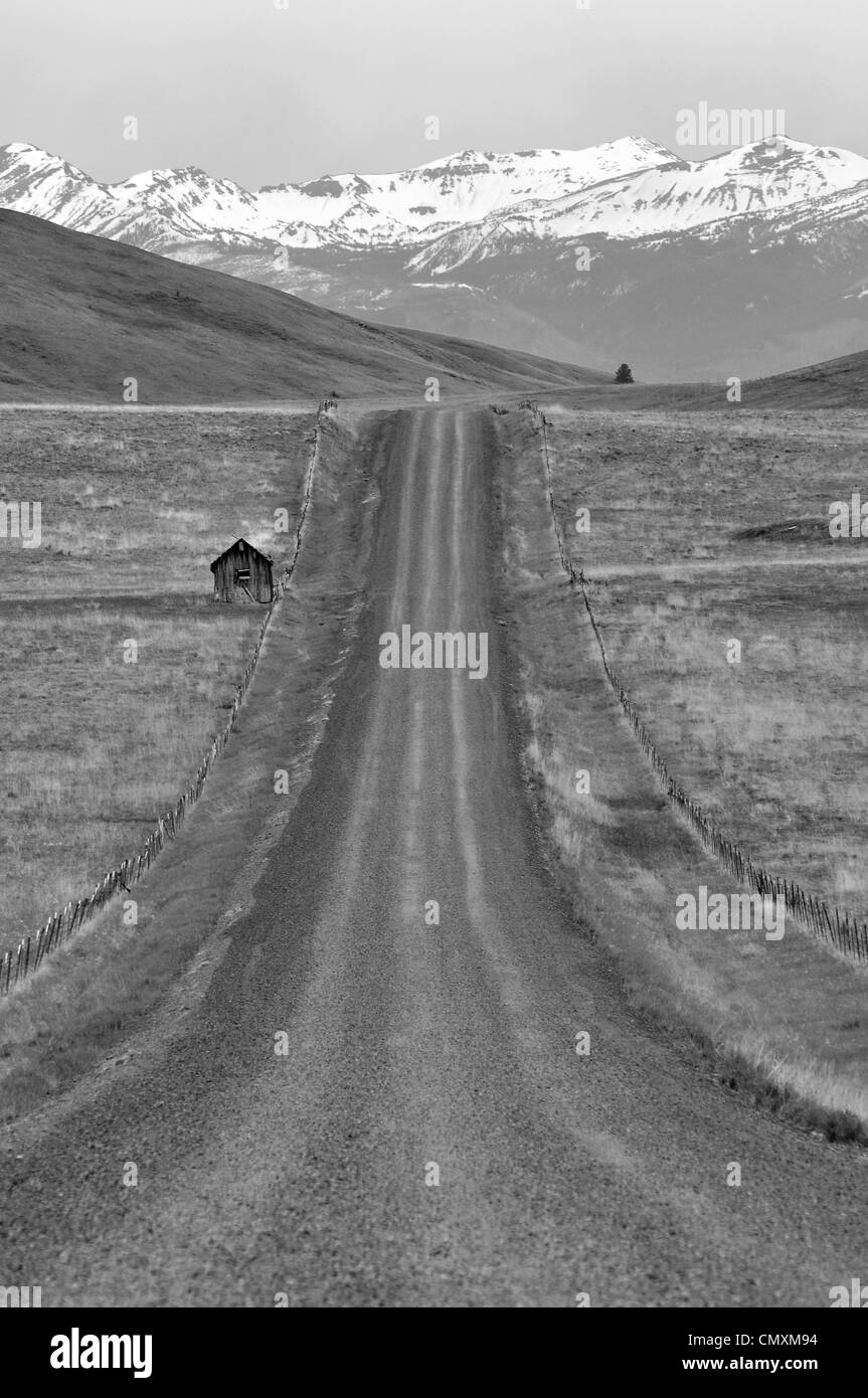 Route de gravier sur la Prairie de l'Oregon Zumwalt. Banque D'Images