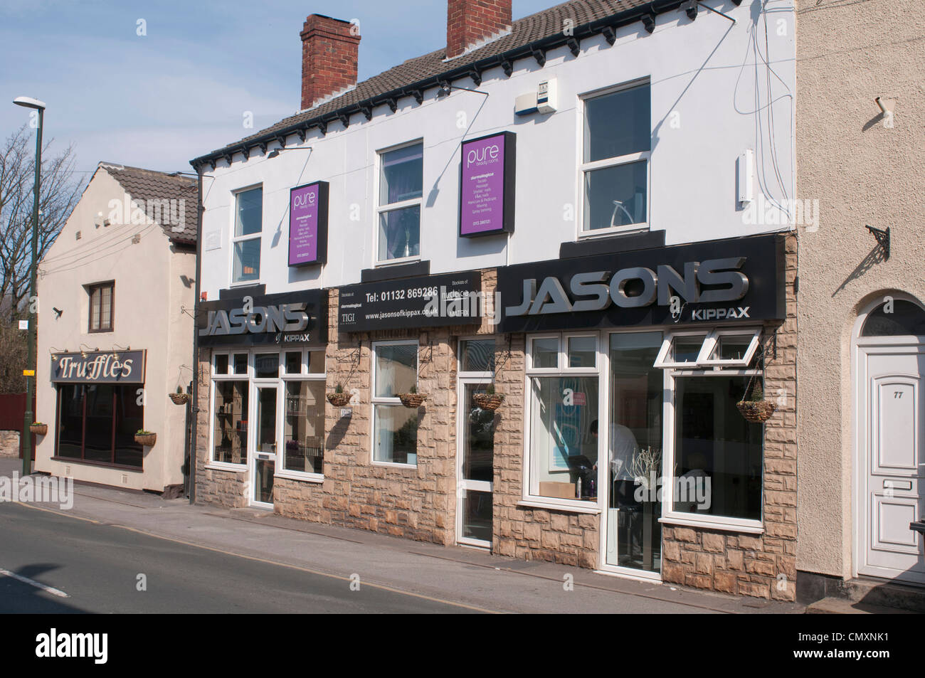 Kippax High Street ; entreprises Banque D'Images