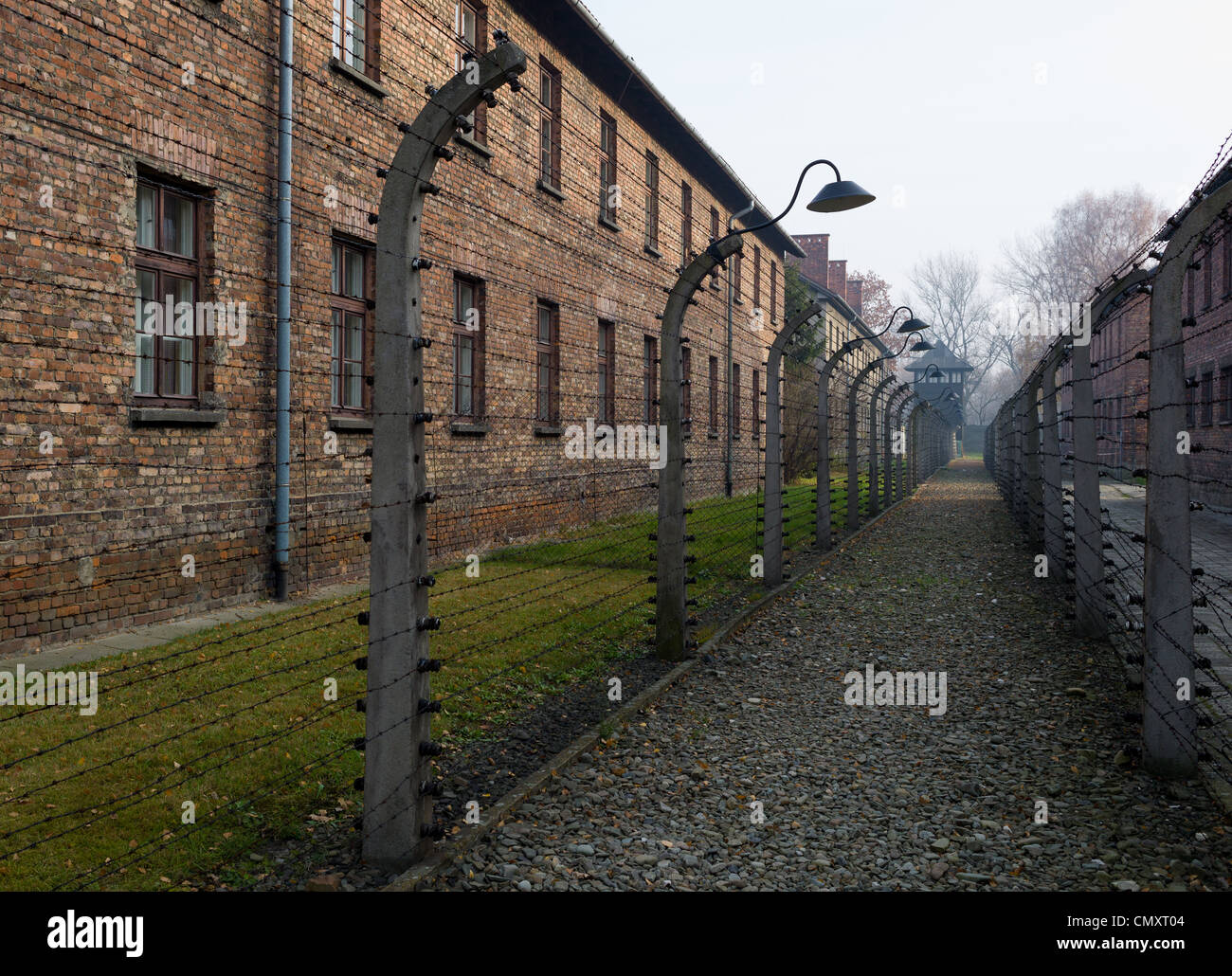 La clôture électrique autour de concentration d'Auschwitz, Pologne Banque D'Images