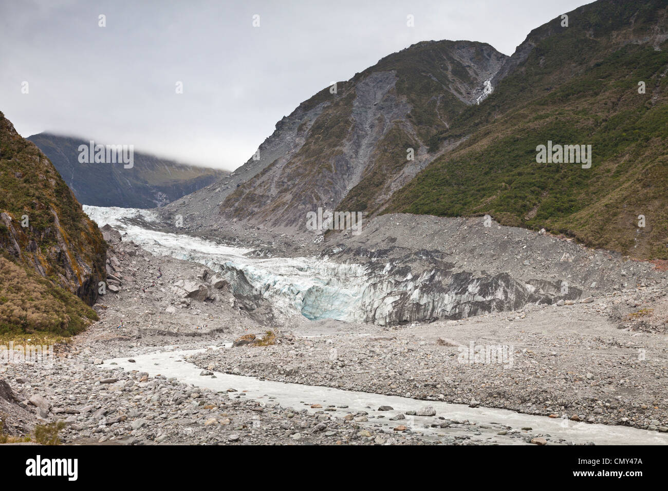 Visage de moraine terminale et Fox Glacier, West Coast, en Nouvelle-Zélande. Banque D'Images