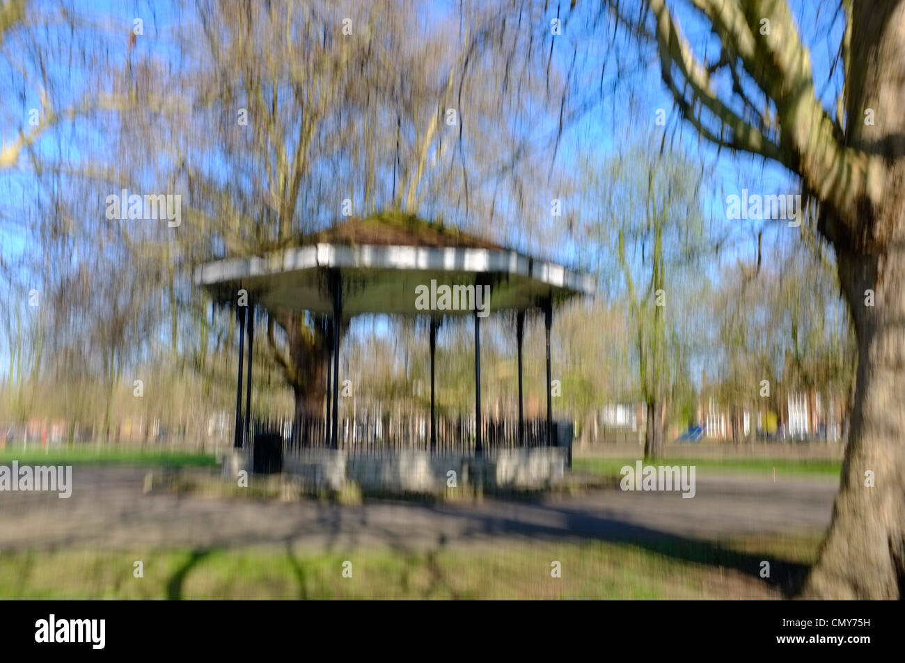 Kiosque dans le parc , des impressions Banque D'Images