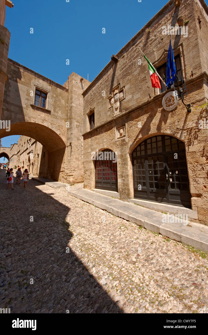 La cité médiévale latine ou italienne de l'Avenue lodge parlant des Chevaliers de St Jean , la vieille ville de Rhodes Banque D'Images