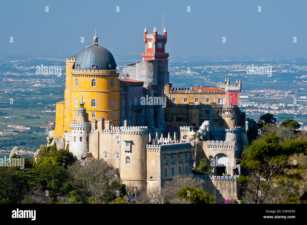 Vue panoramique sur le Palais National de Pena, Sintra, Portugal Banque D'Images