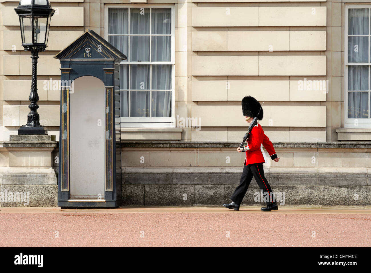 Figure de garde du palais de buckingham Banque de photographies et d