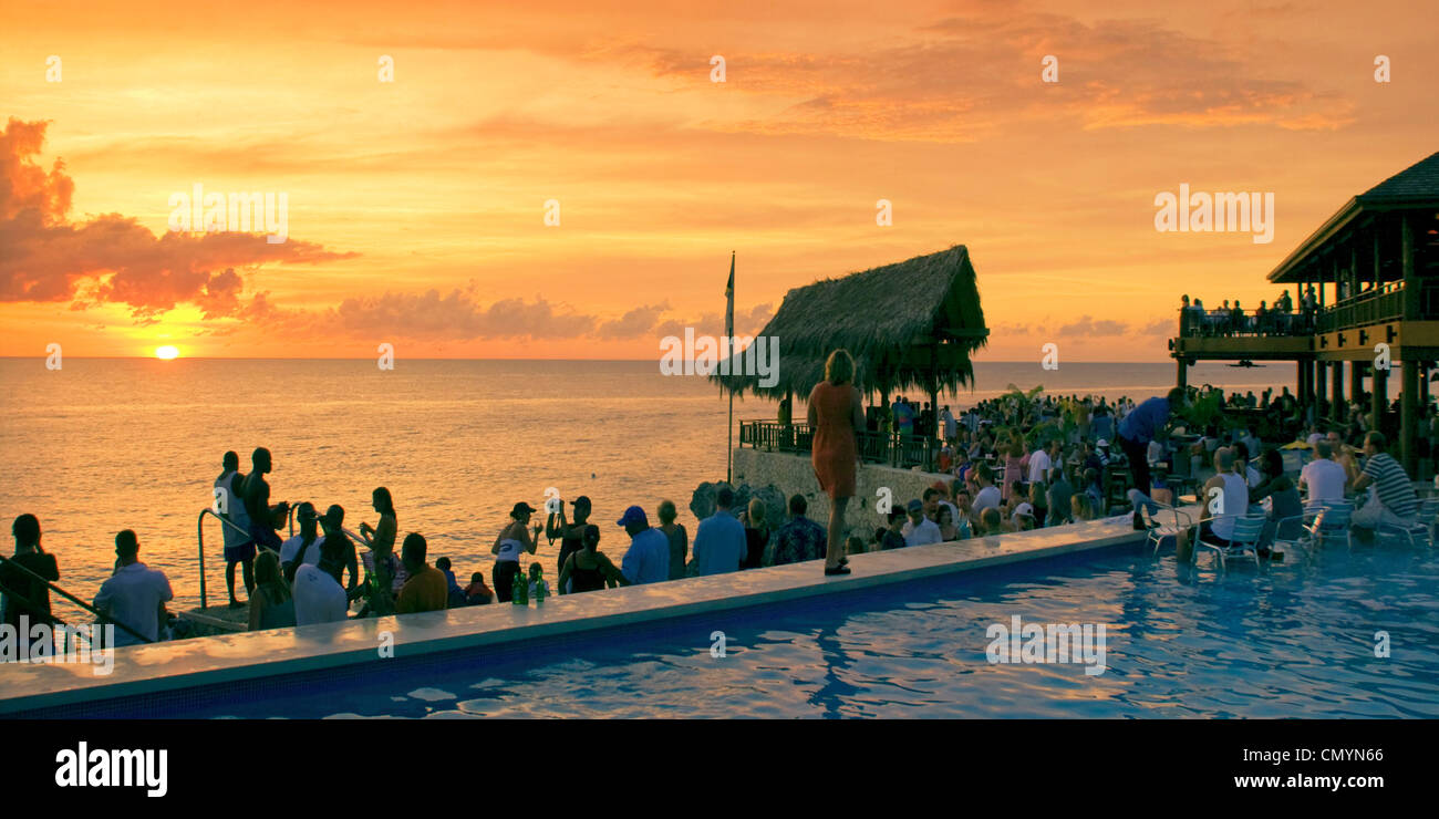 La Jamaïque Negril Ricks Cafe bar en plein air au coucher du soleil Vue Banque D'Images