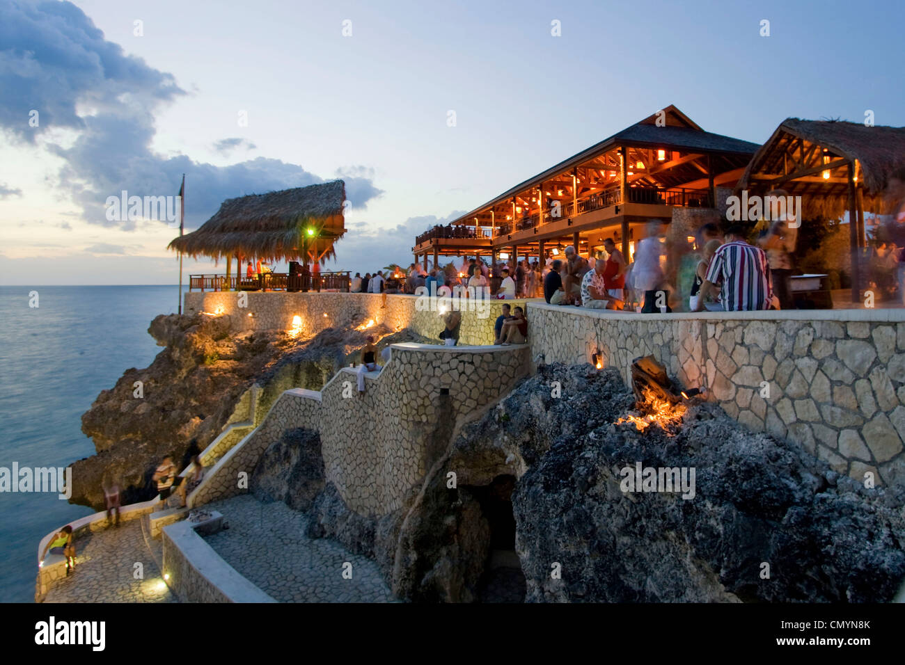 La Jamaïque Negril Ricks Cafe bar en plein air au coucher du soleil Vue Banque D'Images