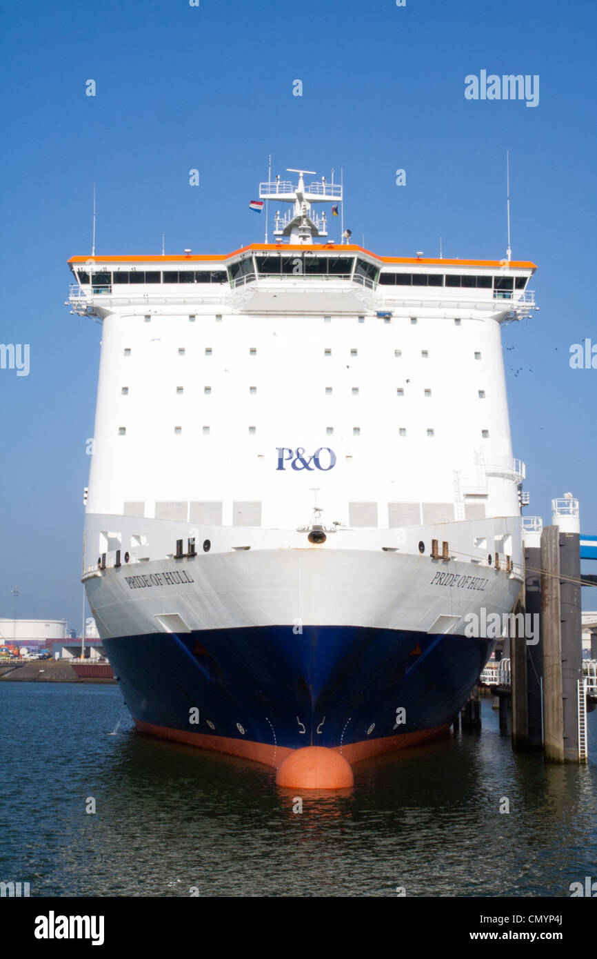 P&O Ferries dans le port de Rotterdam. Les Pays-Bas Banque D'Images P&O Ferries dans le port de Rotterdam. Les Pays-Bas Banque D'Images