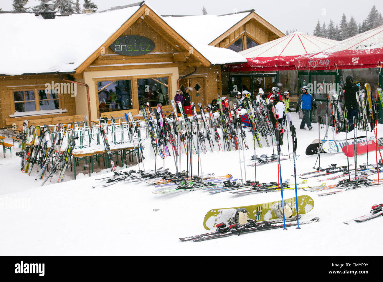 Bar Après-ski dans la station de ski autrichienne de Flachau Banque D'Images