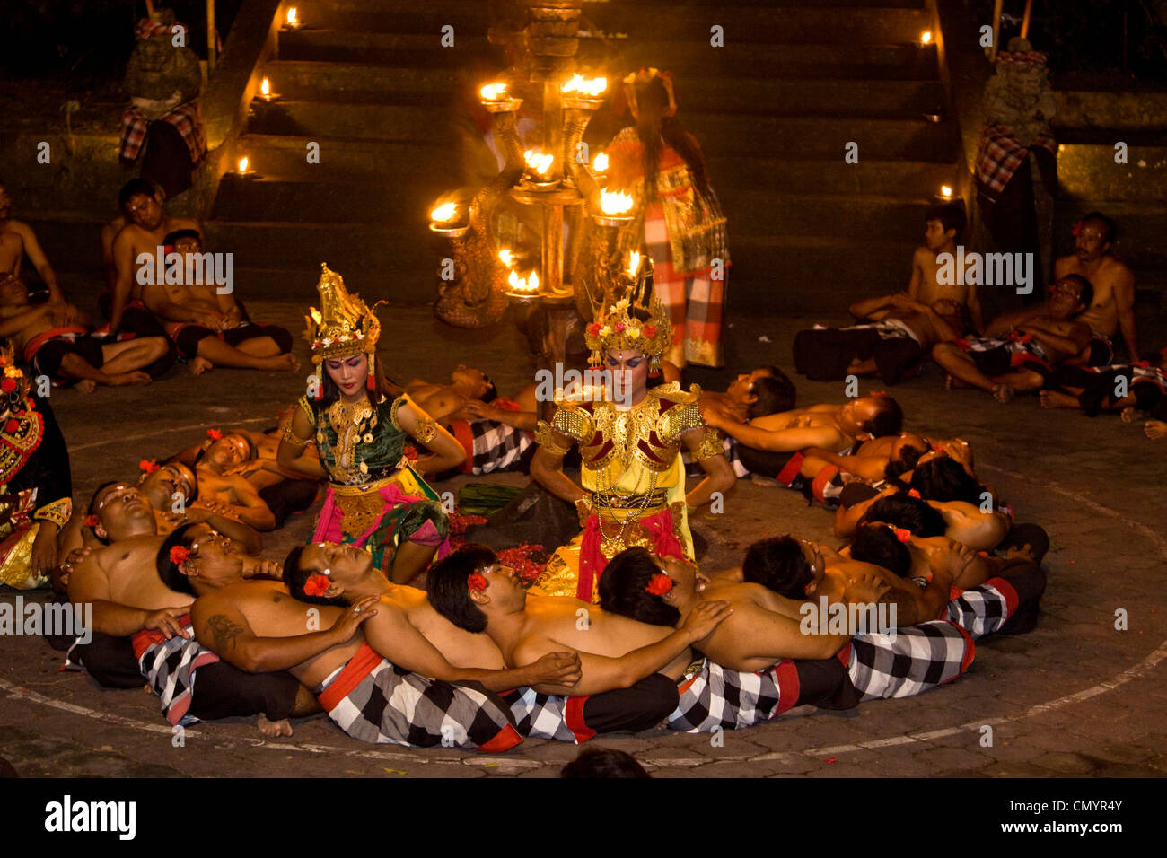 Kecak dance à Ubud, Bali, Indonésie Banque D'Images Kecak dance à Ubud, Bali, Indonésie Banque D'Images
