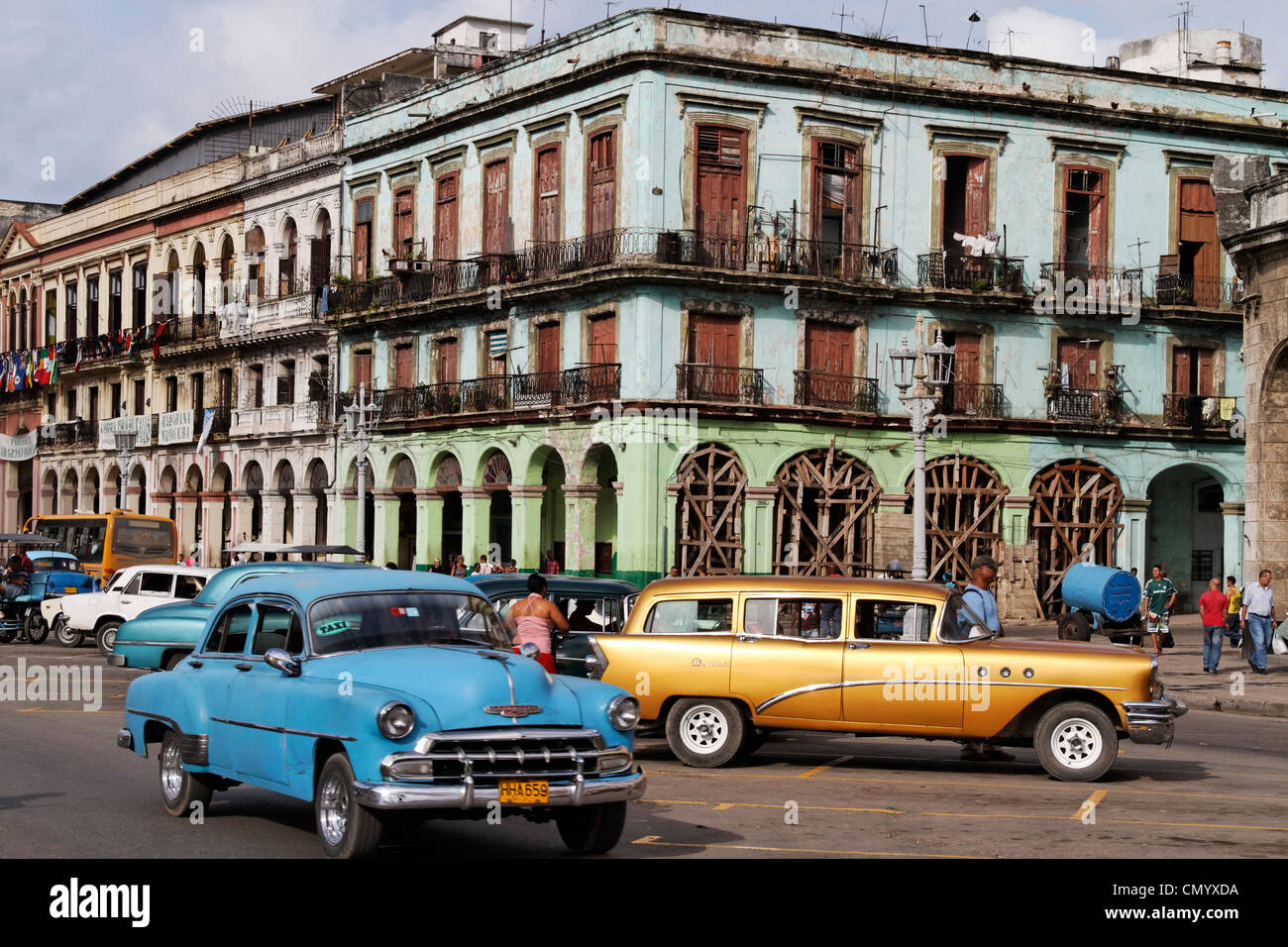 Oldtimer en Havanna Center sur le Paseo de Marti près de Capitol, Cuba, Antilles, Antilles, Caraïbes, Antilles, ame centrale Banque D'Images