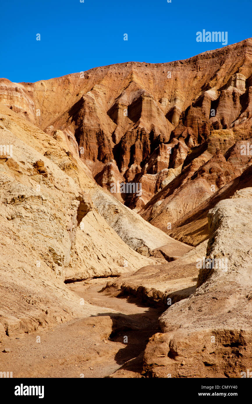Voir par Golden Canyon, Death Valley National Park, California USA Banque D'Images